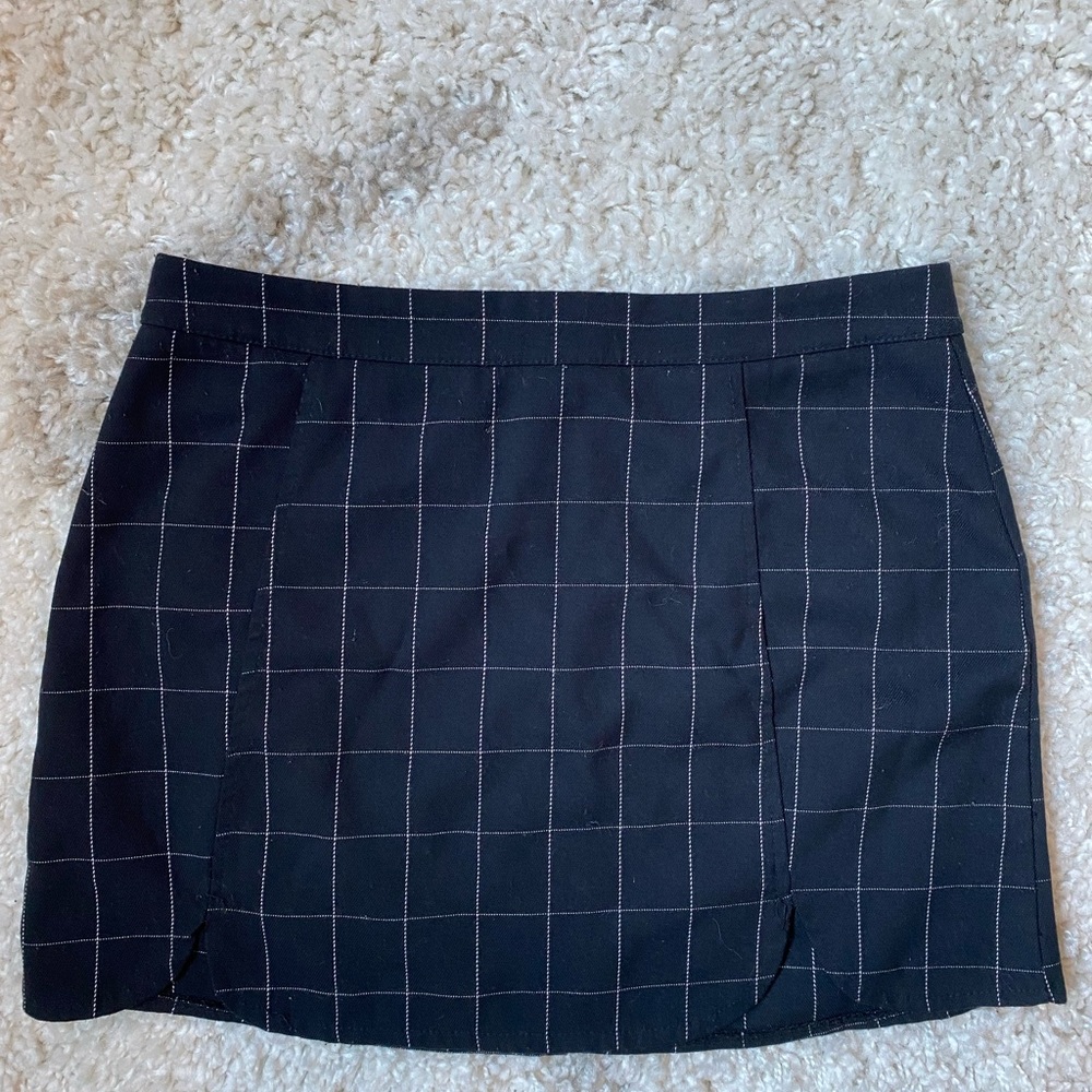 Checkered mini skirt from Brandy Melville 🤍